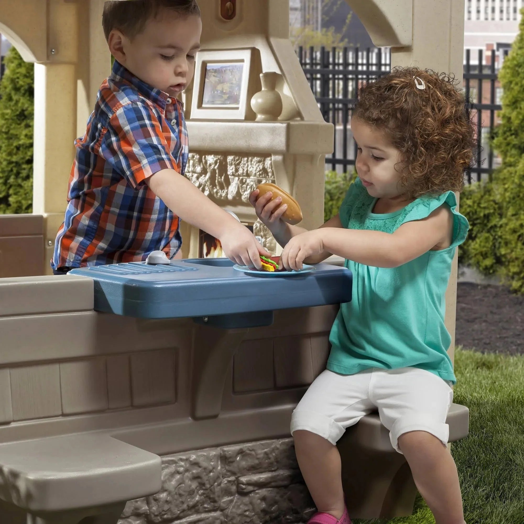Step 2 Charming Cottage Playhouse